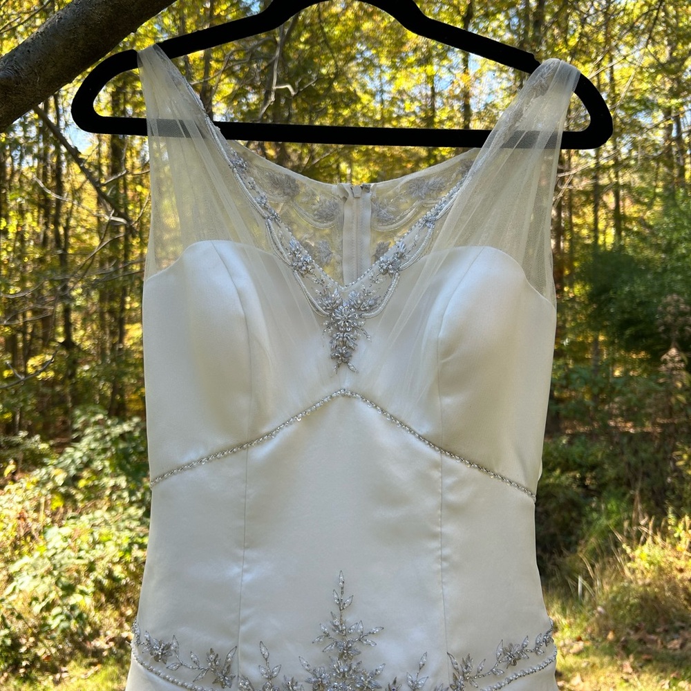 NWT WEDDING DRESS - Picture 4 of 9